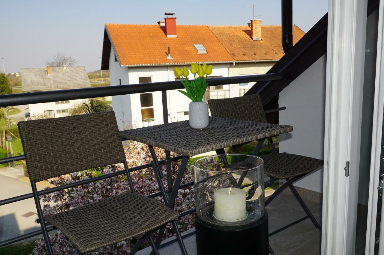 Apartman Studio Sonas 3 With Free Private Parking Karlovac Bagian luar foto