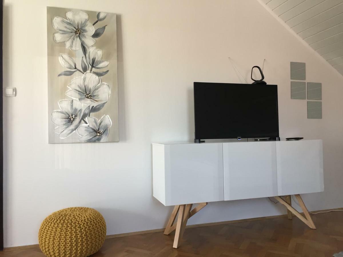 Apartman Studio Sonas 3 With Free Private Parking Karlovac Bagian luar foto