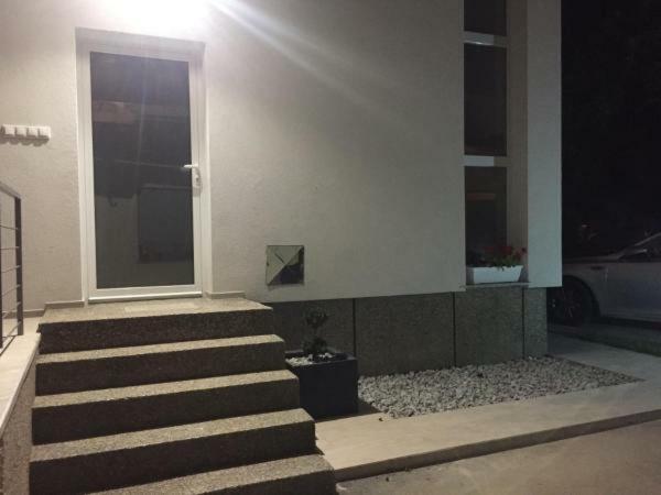 Apartman Studio Sonas 3 With Free Private Parking Karlovac Bagian luar foto